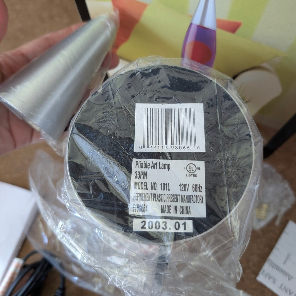 No Boundaries Motion Lamp Purple Red Lava Lamp Silver Base New in Box 19" Y2K - Picture 3 of 5